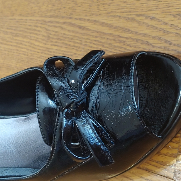 New Nine West Patent Faux-Leather Peep-toe Heels - Picture 2 of 7